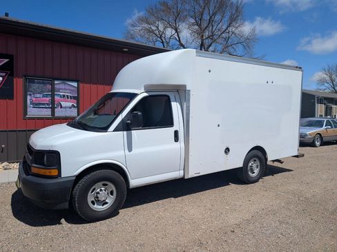 Used 2017 Chevrolet Express 3500 image 2