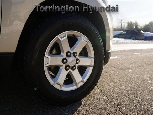 Used 2016 GMC Acadia SLE image 9