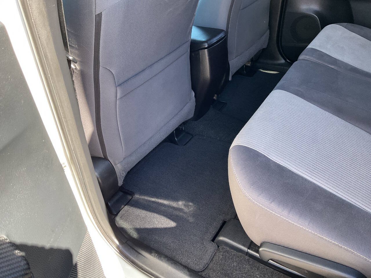 Used 2013 Toyota RAV4 XLE AWD/4WD image 32
