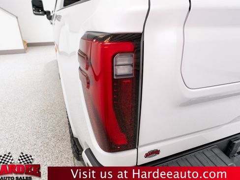 Used 2024 GMC Sierra 3500 Denali Ultimate AWD/4WD image 9