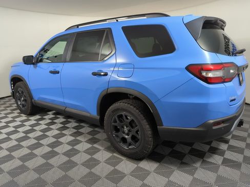 New 2025 Honda Pilot TrailSport image 3