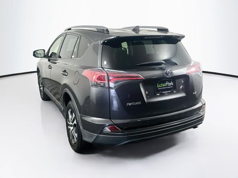 Used 2018 Toyota RAV4 LE FWD image 5