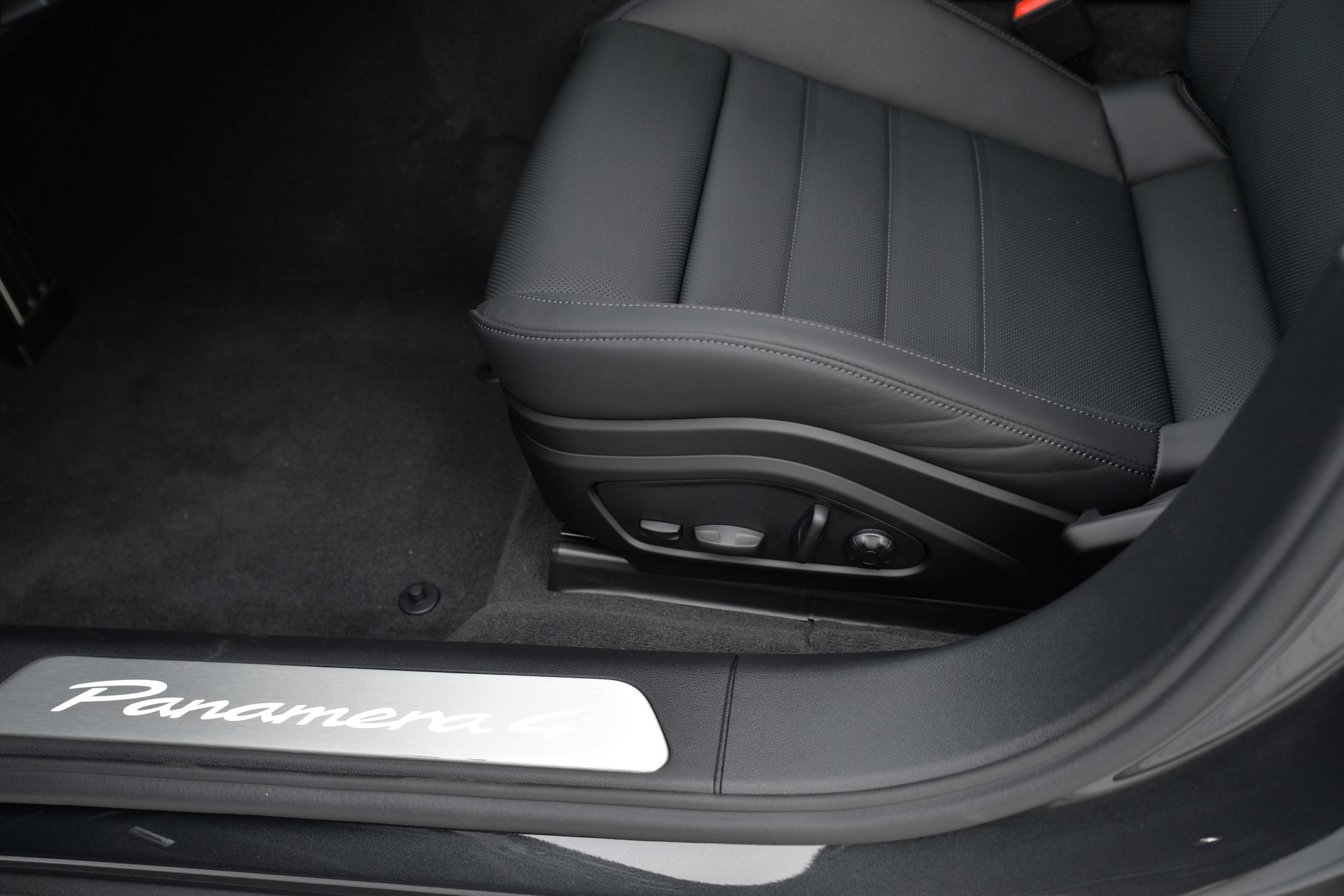 Certified 2026 Porsche Panamera 4 AWD/4WD image 25