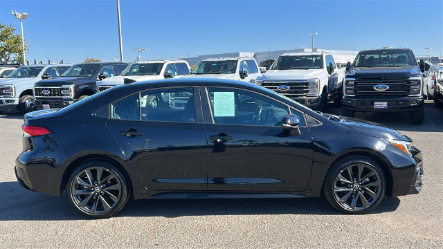 Used 2025 Toyota Corolla SE FWD image 2