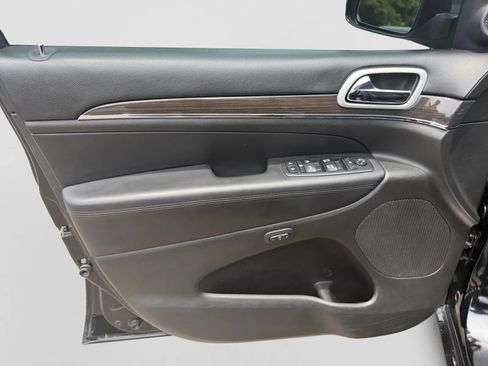 Used 2018 Jeep Grand Cherokee Overland w/ Interior Metal Package RWD image 14
