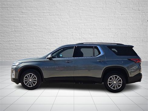 Used 2023 Chevrolet Traverse LT image 2