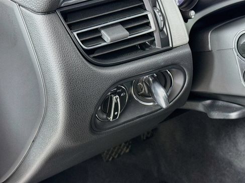 Certified 2026 Porsche Macan AWD/4WD image 11