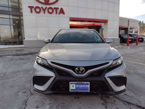 Used 2024 Toyota Camry SE image 8