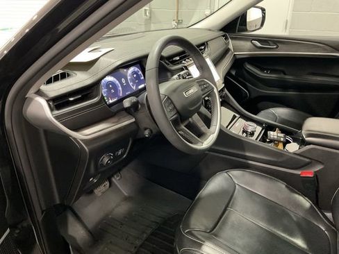 Used 2023 Jeep Grand Cherokee Limited w/ Luxury Tech Group II image 9