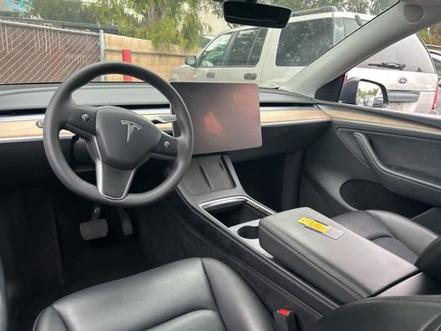 Used 2024 Tesla Model Y Long Range image 7