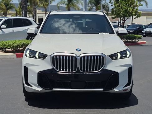 Used 2024 BMW X5 xDrive50e AWD/4WD image 3
