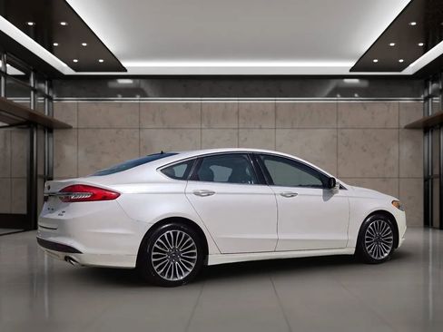 Used 2017 Ford Fusion SE w/ Fusion SE Technology Package image 8