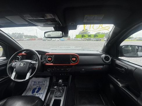 Used 2019 Toyota Tacoma TRD Sport AWD/4WD image 8