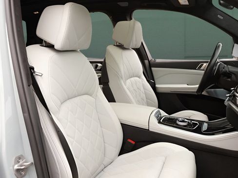Used 2024 BMW X5 M60i AWD/4WD image 26