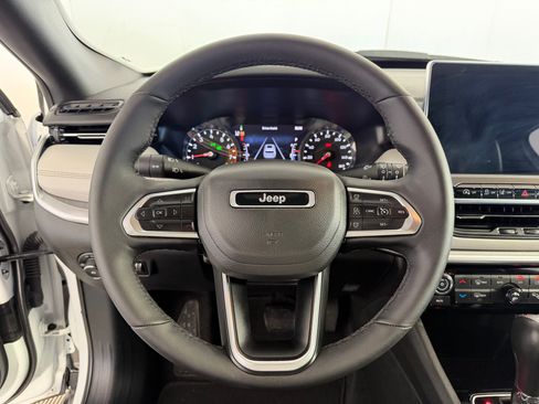 Used 2025 Jeep Compass Limited AWD/4WD image 13