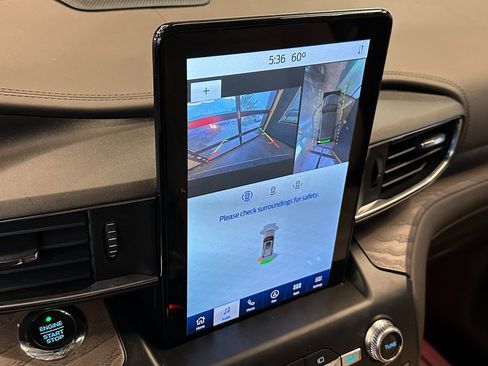 Used 2020 Ford Explorer Platinum w/ Premium Technology Package image 13