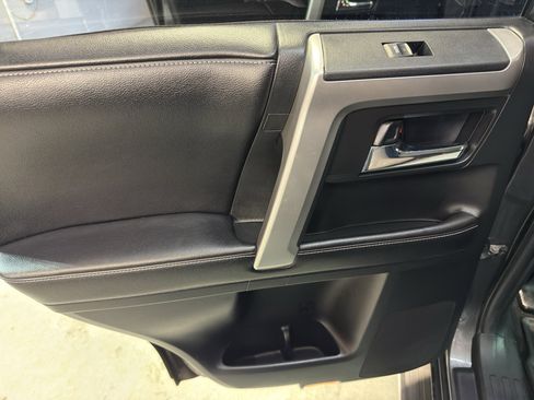Used 2016 Toyota 4Runner SR5 AWD/4WD image 27
