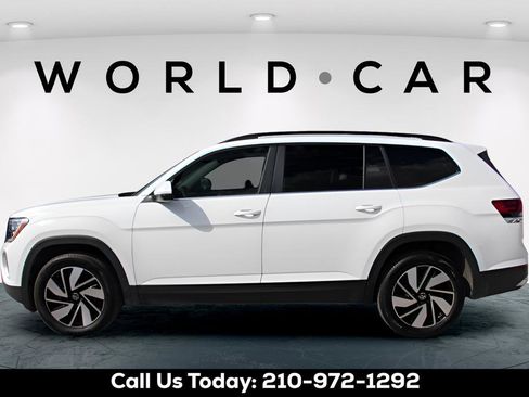 Used 2025 Volkswagen Atlas SE FWD image 4