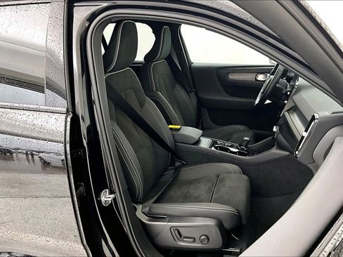 Certified 2025 Volvo XC40 B5 Plus image 11