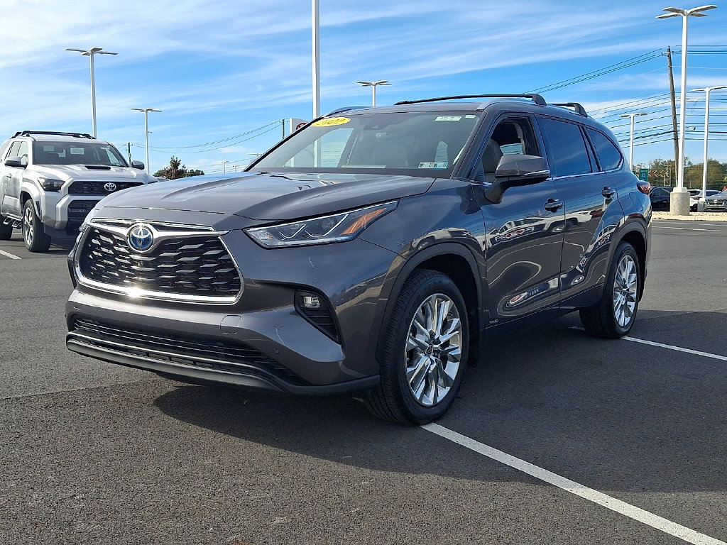Certified 2022 Toyota Highlander Limited AWD/4WD image 3
