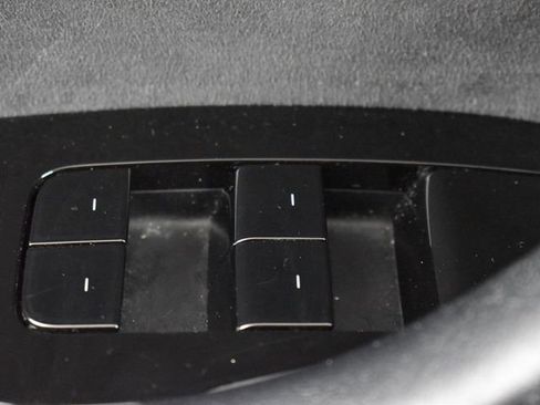 Used 2021 Tesla Model Y Long Range image 21