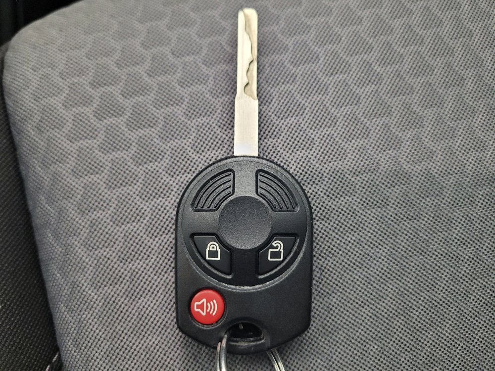Used 2017 Ford Escape SE w/ SE Cold Weather Package FWD image 32