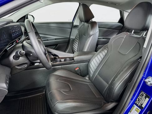 Used 2025 Hyundai Elantra Limited FWD image 8