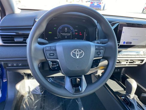 Used 2025 Toyota Camry LE image 28
