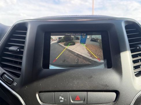 Used 2020 Jeep Cherokee Latitude Plus w/ Cold Weather Group image 33