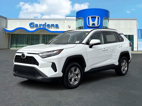 Used 2025 Toyota RAV4 XLE FWD image 3