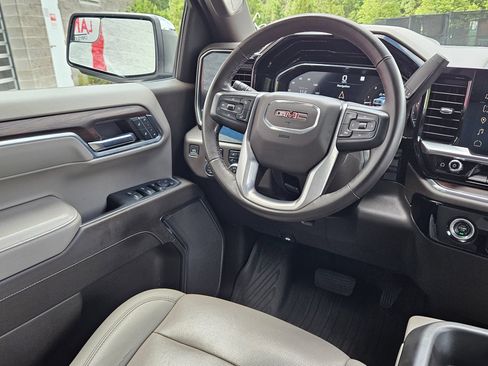Used 2023 GMC Sierra 1500 SLT AWD/4WD image 9