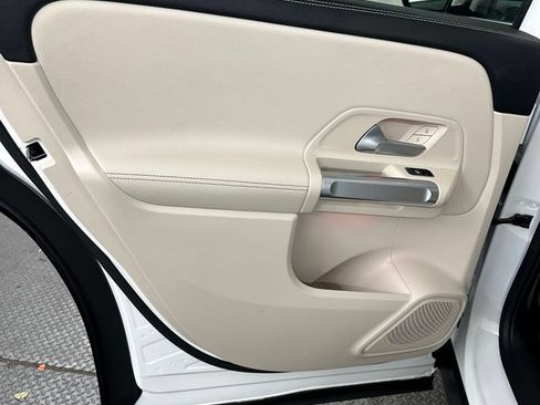 Used 2022 Mercedes-Benz GLB 250 4MATIC image 25