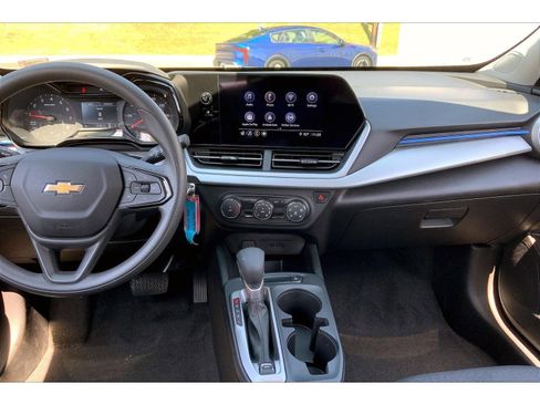 Used 2025 Chevrolet Trax LS image 6
