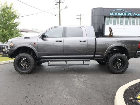 Used 2022 RAM 2500 Laramie AWD/4WD image 2