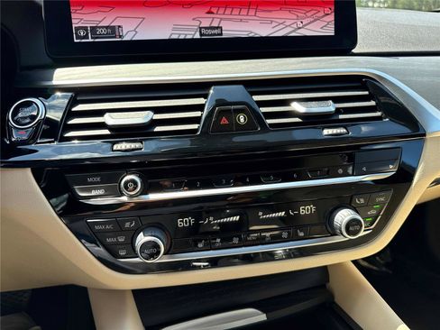 Used 2023 BMW 530i w/ Convenience Package RWD image 21