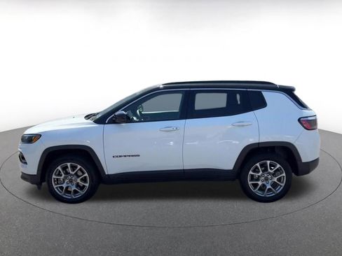 Used 2025 Jeep Compass Limited AWD/4WD image 9