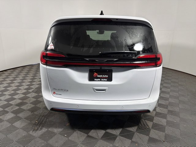 New 2027 Chrysler Pacifica Select FWD image 7