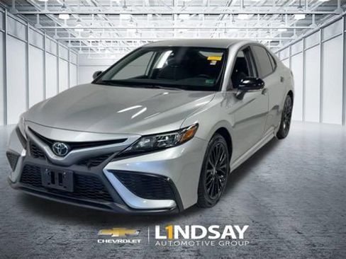 Used 2021 Toyota Camry SE w/ Convenience Package FWD image 5