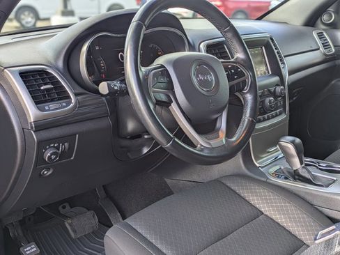 Used 2021 Jeep Grand Cherokee Laredo image 10