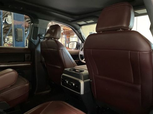 Used 2024 Ford Expedition Limited AWD/4WD image 9