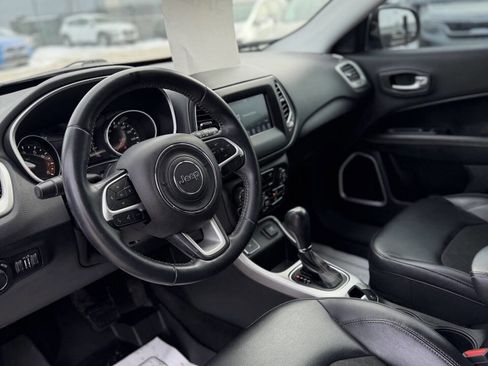 Used 2018 Jeep Compass Latitude w/ Popular Equipment Group FWD image 8