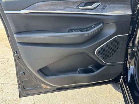 New 2026 Jeep Grand Cherokee L Limited AWD/4WD image 17