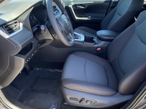 Certified 2025 Toyota RAV4 XLE w/ Convenience Package FWD image 27