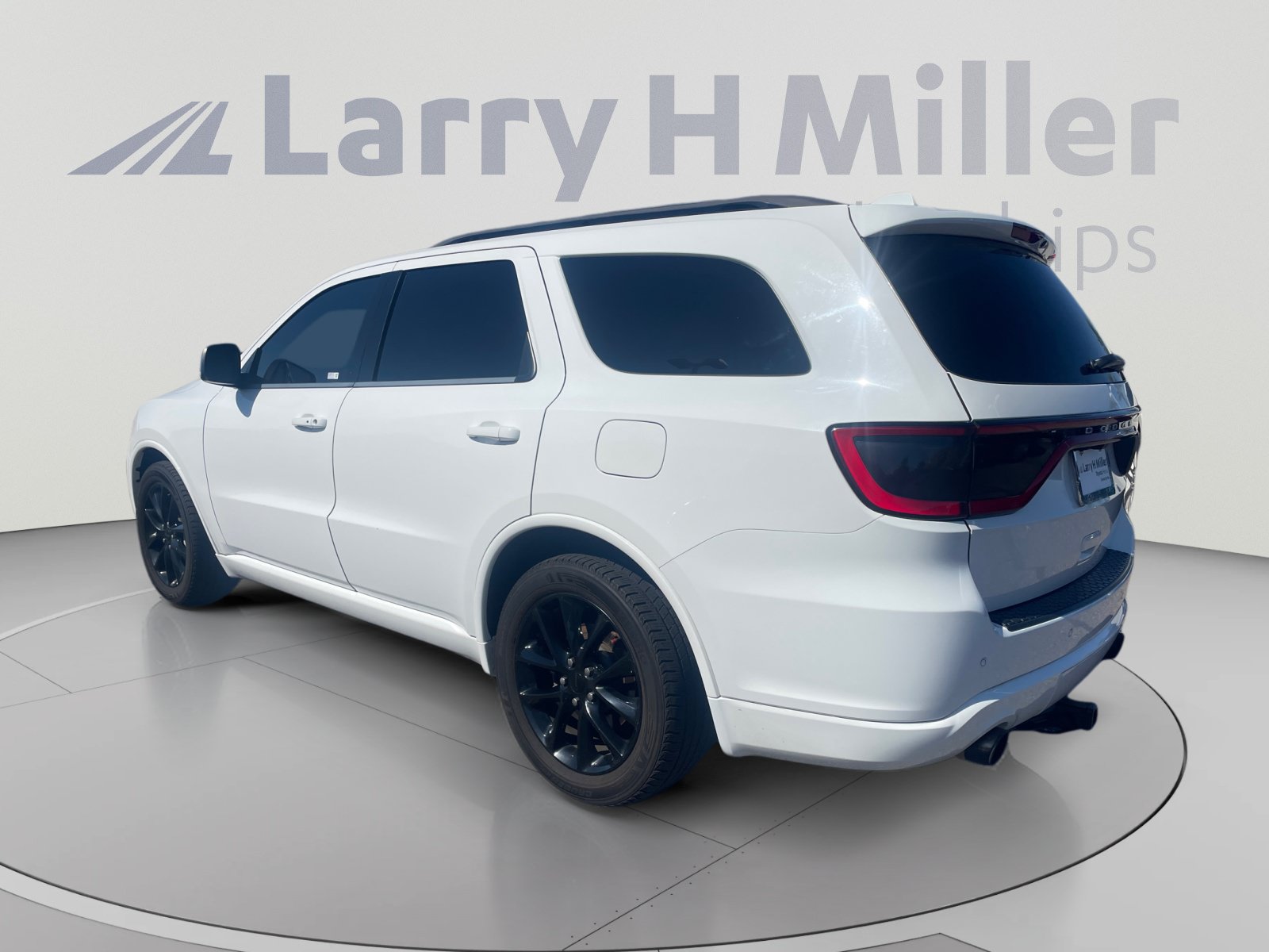 Used 2018 Dodge Durango R/T w/ Blacktop Package RWD image 3