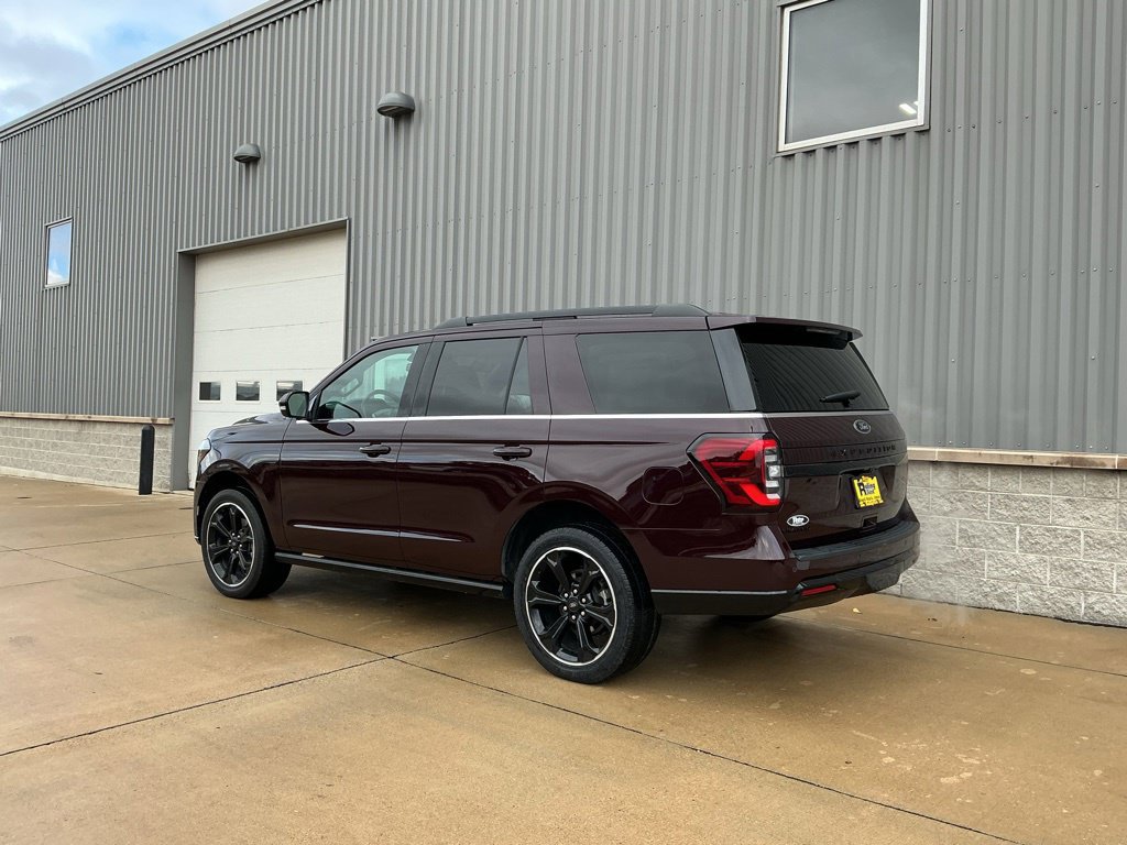Used 2024 Ford Expedition Limited AWD/4WD image 3