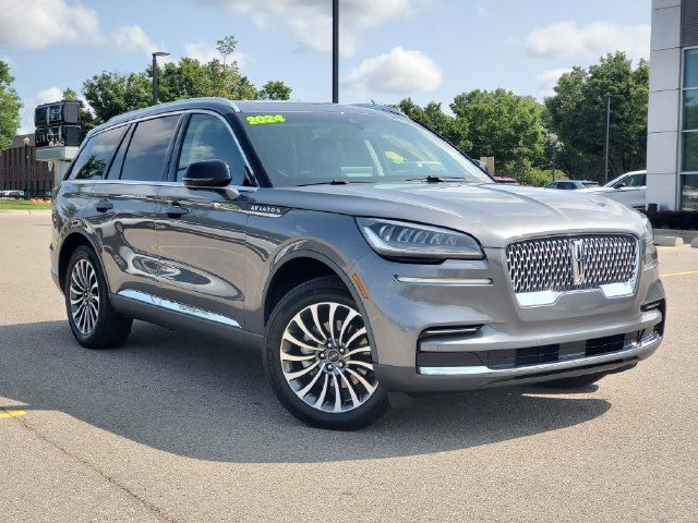 Certified 2023 Lincoln Aviator Reserve w/ Elements Package Plus AWD/4WD image 34