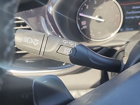 Used 2023 Buick Envision Avenir image 24