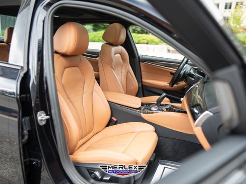 Used 2022 BMW 540i w/ M Sport Package image 17