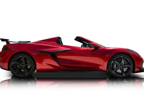 Used 2023 Chevrolet Corvette Z06 w/ Z07 Performance Package RWD image 2