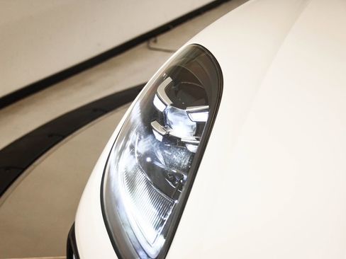 Certified 2026 Porsche Macan AWD/4WD image 13